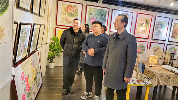 嗨！小孩，为你办个展